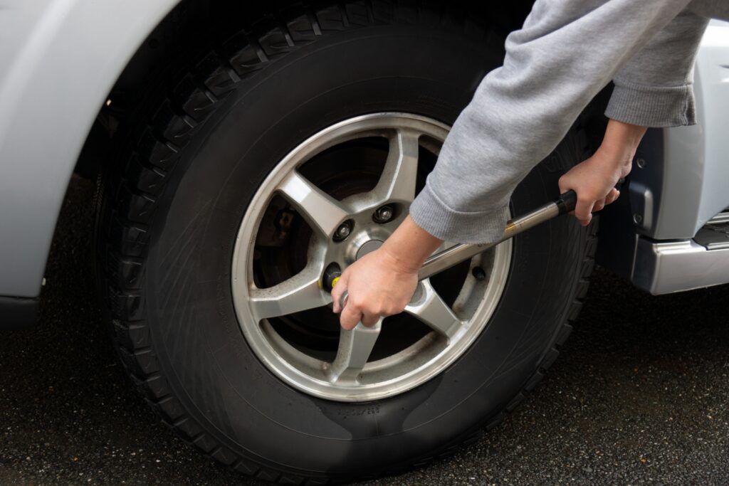 スタッドレスタイヤの交換時期は何月