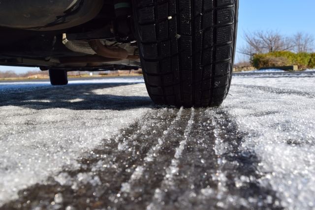 冬に向けてのスタッドレスタイヤ交換時期