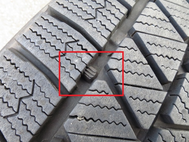 スタッドレスタイヤの寿命を見極めるポイント