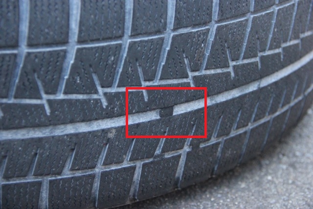 スタッドレスタイヤの寿命を見極めるポイント