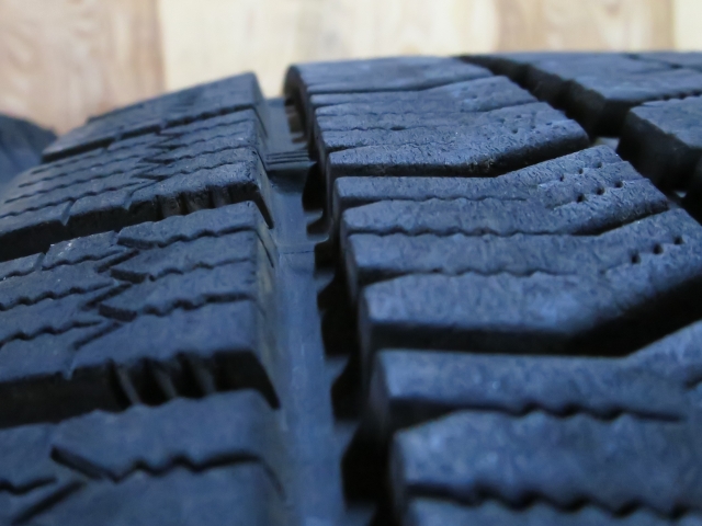 スタッドレスタイヤの寿命と処分