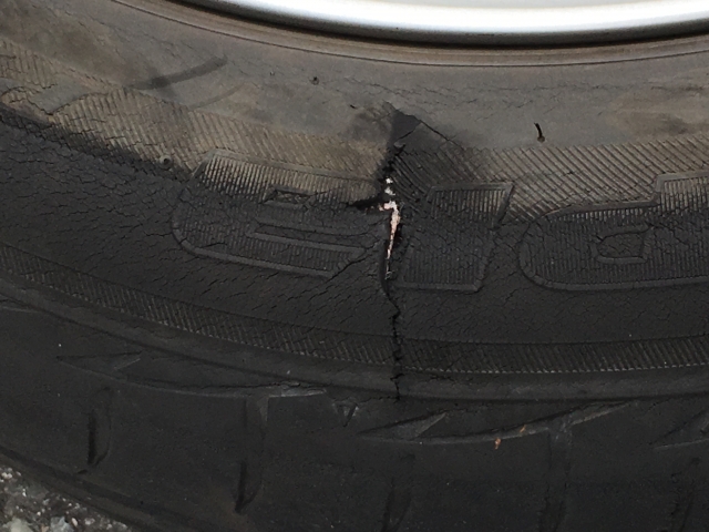 タイヤのサイドウォールとは?