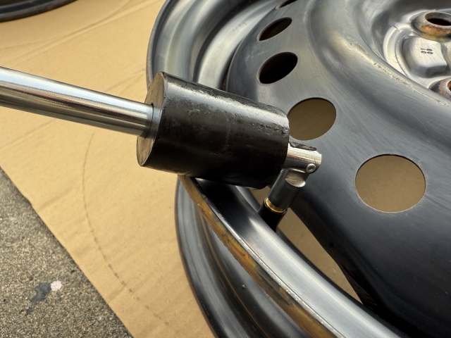 タイヤのエアバルブを交換する方法